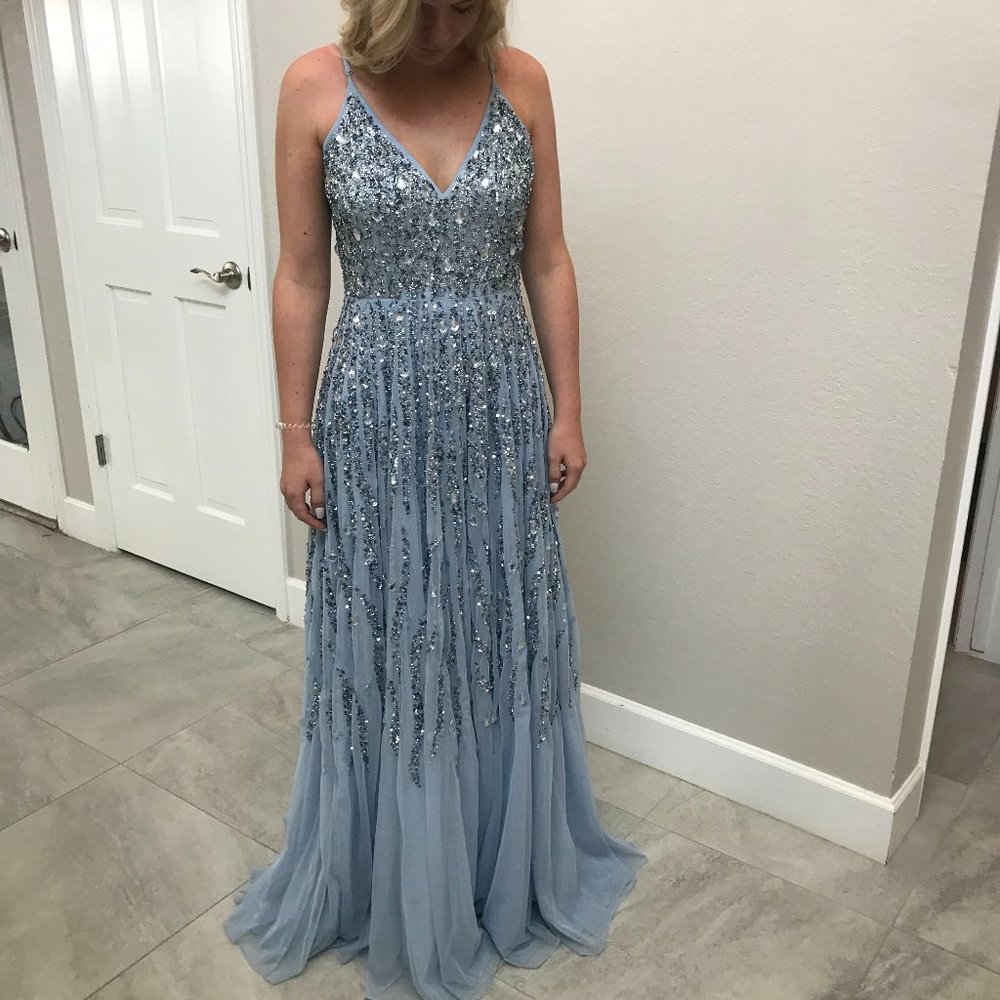 Stunning Formal Gown. Mac Duggal size 6. New.